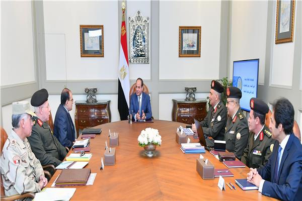  «السيسي» يبحث مع مسئولي الهيئة الهندسية مستجدات المشروعات القومية  