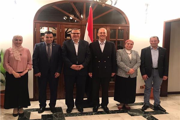 وزير القوى العاملة بمنزل السفير المصري