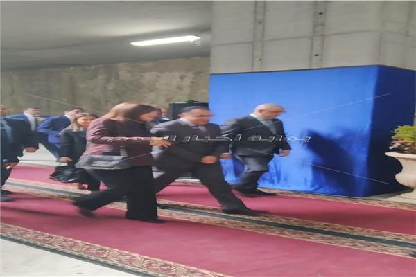 رئيس الوزراء   