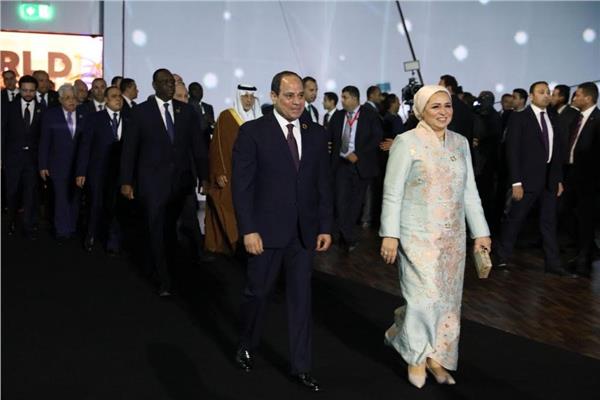 الرئيس عبد الفتاح السيسي والسيدة قرينته في حفل افتتاح منتدى الشباب