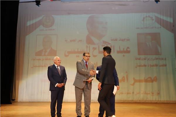 وزير القوى العاملة محمد سعفان