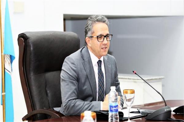  الدكتور خالد العنانى وزير السياحة والآثار
