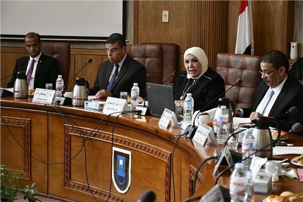 انعقاد مجلس جامعة قناة السويس 