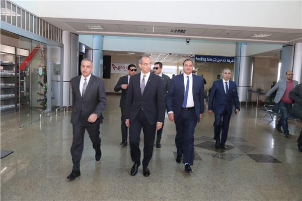 وزير الاتصالات يفتتح ويتفقد مشروعات جديدة بسوهاج  