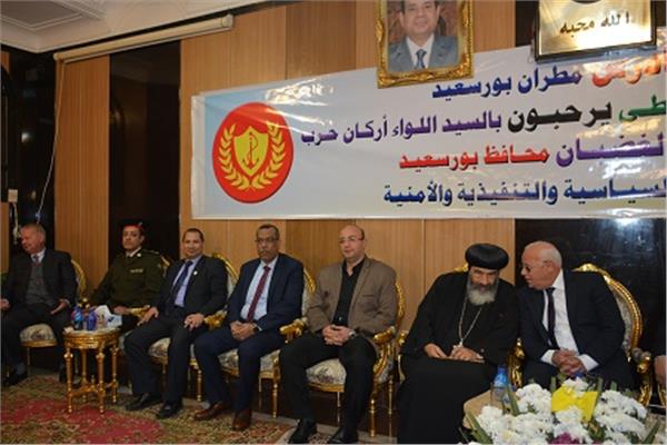 عميد علوم يهنىء مطران بورسعيد بعيد الميلاد المجيد