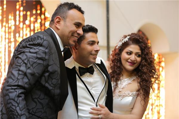 الليثي ودينا يشعلان زفاف «مينا وناردين» 