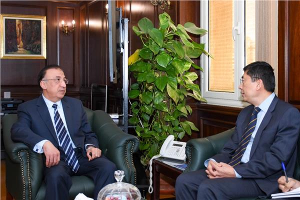 محافظ الإسكندرية يبحث التعاون مع سنغافورة في تحلية مياه البحر ومعالجة المخلفات