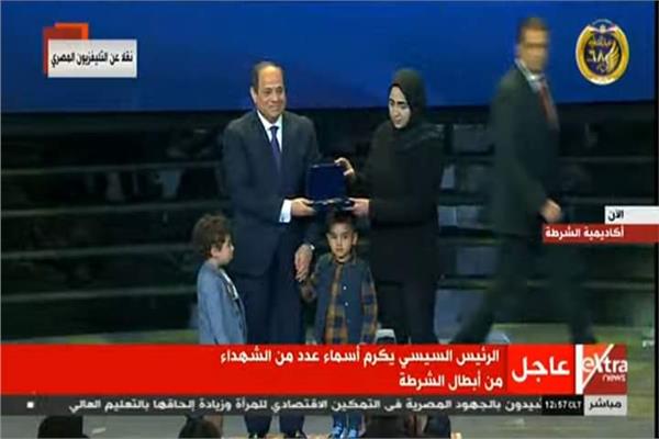 الرئيس السيسي يُكرم أسرة الشهيد الرائد باسم فكري