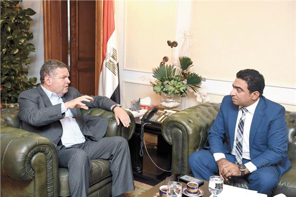 الوزيرهشام توفيق اثناء حوار مع محرر بوابة اخبار اليوم