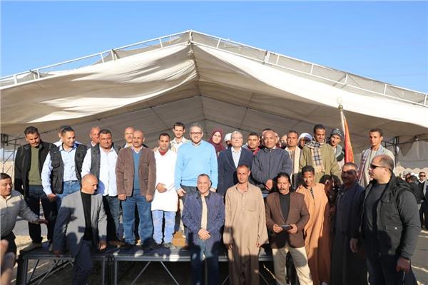 وزير السياحة و الآثار 
