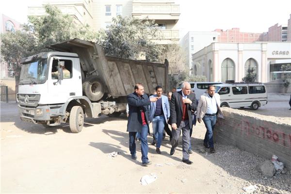 محافظ الجيزة يتفقد شوارع ربيع الجيزى والبحر الاعظم والمنيب