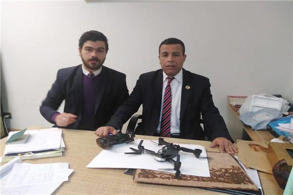 رجال جمارك مطار برج العرب