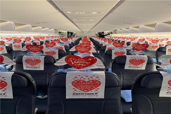 مصر للطيران تحتفل مع عملائها بمناسبة عيد الحب