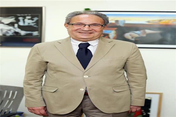 الدكتور محمد العزازى رئيس الجامعة