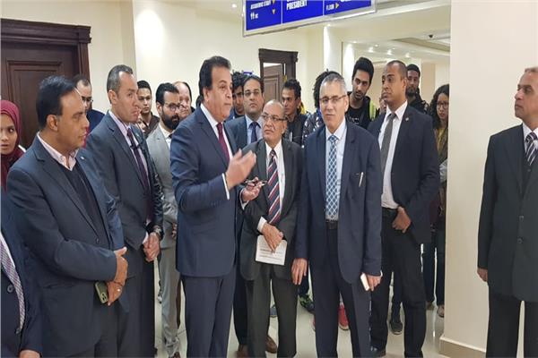 وزير التعليم العالي يتفقد منشآت تحالف الجامعات الألمانية للعلوم التطبيقية بالعاصمة الإدارية الجديدة