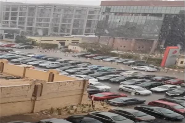 تساقط الثلوج بالقاهرة الجديدة 