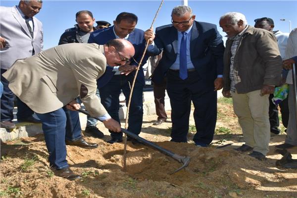  اللواء أشرف عطية محافظ أسوان مبادرة