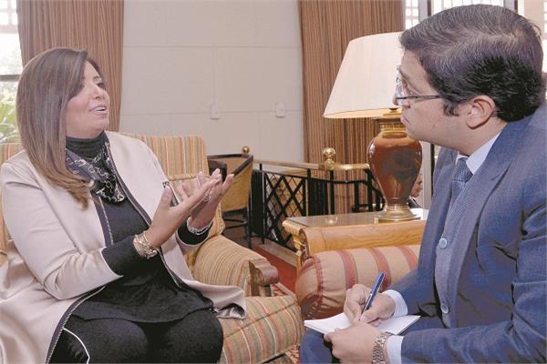 داليا السعدني خلال حوارها مع «الأخبار» 