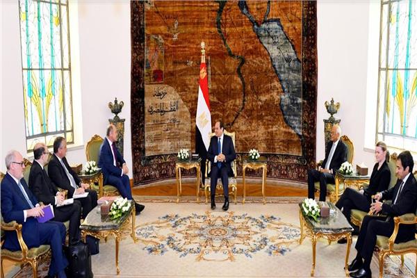 الرئيس عبد الفتاح السيسي  خلال الاجتماع 