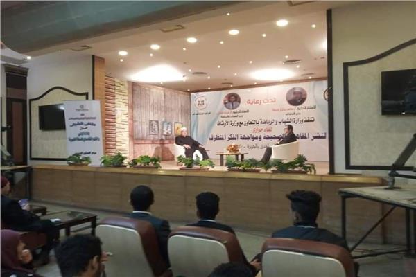 جانب من فعاليات اللقاء الحواري مع الشباب