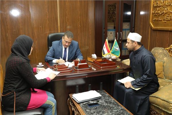 استمرار عقد لقاءات دورية بالمواطنين للإستماع  لمشكلاتهم