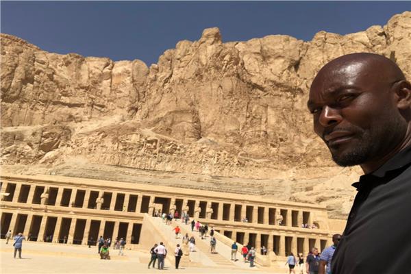جيمي جان لويس يزور توت عنخ آمون