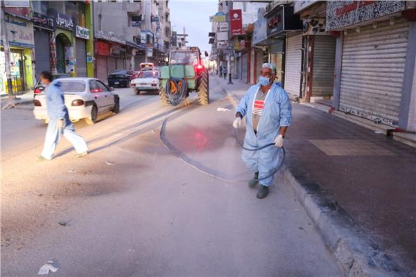 استمرار تنفيذ مبادرة تعقيم وتطهير شوارع العريش