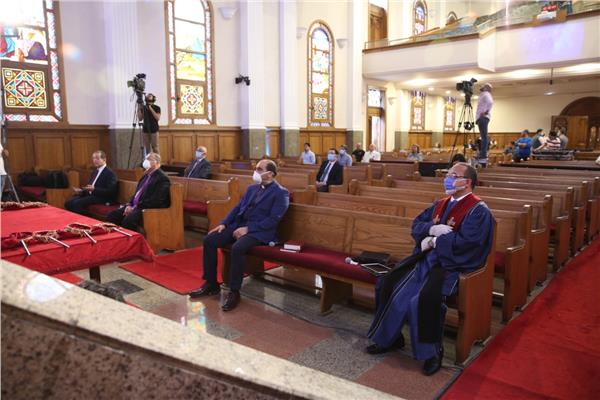  بالكمامات ... رؤساء المذاهب الانجيلية يحتفلون بقداس عيد القيامة