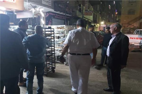 غلق وتشميع 10 محلات ومصادرة 3 عربات لمخالفة حظر التجوال بشبرا الخيمة بالقليوبية