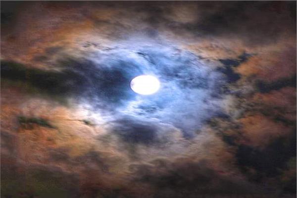 ماهي ظاهرة طوق إكليل الذي يظهر حول القمر الإخبارية