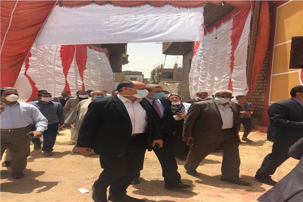وسط فرحة وسعادة من أهالى قرية كفرعبدالخالق بالعدوة