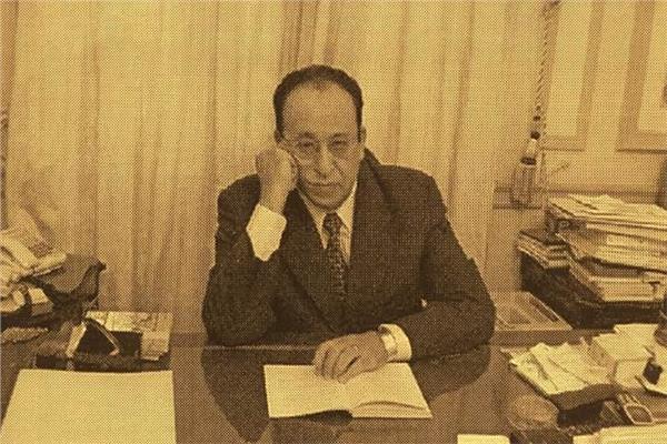 الدكتور حامد طاهر أستاذ الفلسفة الإسلامية 