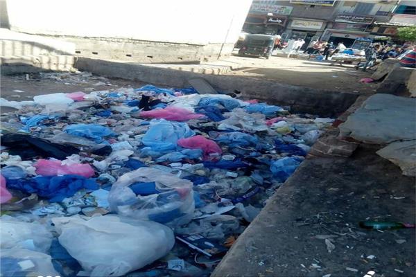 مخلفات طبية وبدل وقائية وكمامات ملقاة فى الطريق العام 