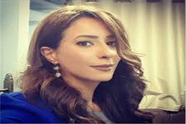  الفنانة دنيا ماهر