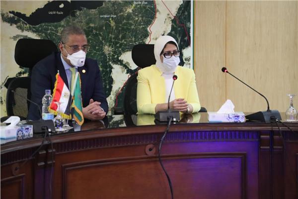 جانب من اجتماع وزيرة الصحة ومحافظ الفيوم