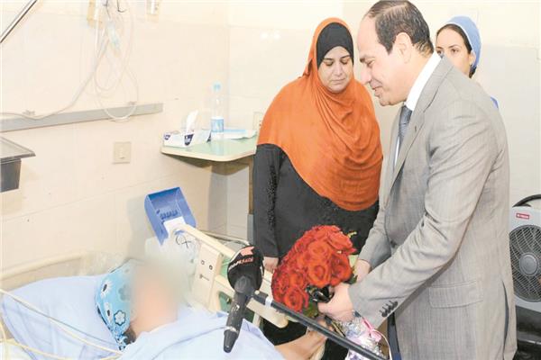  الرئيس السيسى يقدم باسم المجتمع الاعتذار لضحية التحرش فى ٢٠١٤