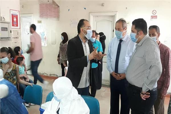 نائب محافظ القاهرة يتابع حملات تطعيم شلال الأطفال بالمركز الطبي