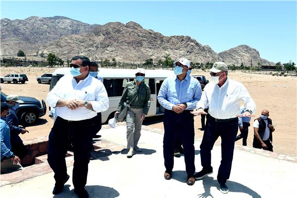 رئيس الوزراء يتفقد وحدات الإسكان الاجتماعي والبيوت البدوية بسانت كاترين 