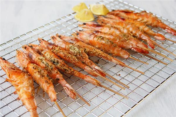 طبق اليوم.. جمبري مشوي بالزبدة