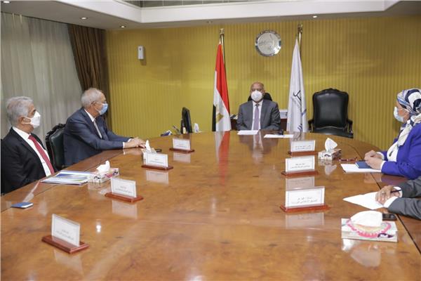 وزير النقل يبحث مع موانئ دبي العالمية سبل التعاون بين الجانبين