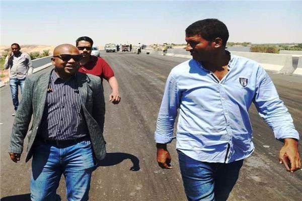 نائب محافظ أسوان يتابع الأعمال الجارية بمحور كوبرى كلابشة الجديد 