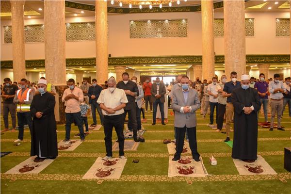 محافظ الإسكندرية يهنئ الأهالي باستلام الأوقاف ٧ مساجد على محور المحمودية  