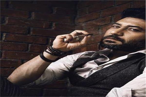 الفنان محمد عز