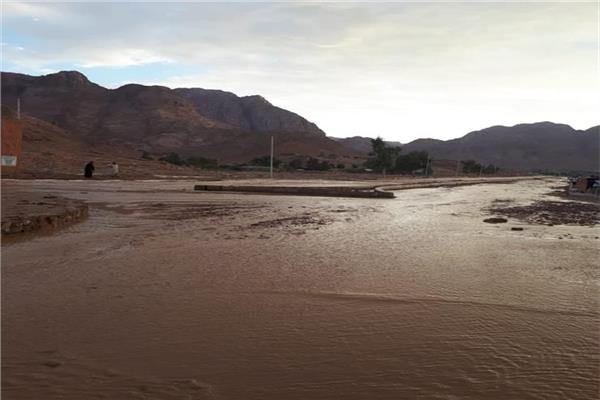 إغلاق طريق الشيخ فضل -رأس غارب لسقوط امطار غزيرة