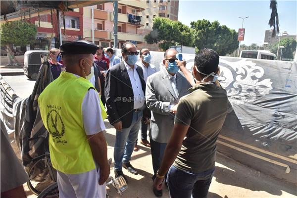 محافظ أسيوط يتفقد بعض لجان انتخابات مجلس الشيوخ ويناشد المواطنين بالنزول والمشاركة  