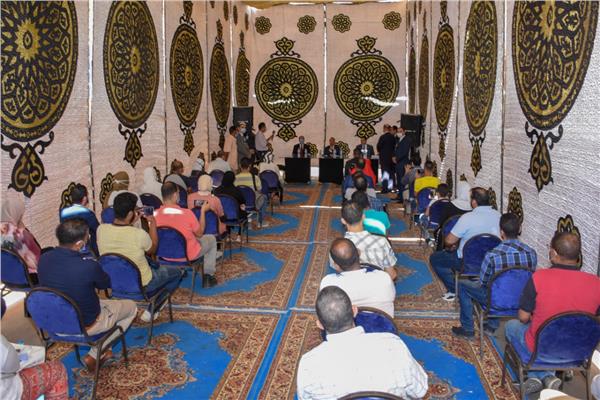 خلال تسليم عقود ٤٨ وحدة سكنية للشباب 