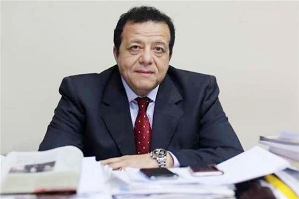 الدكتور عاطف عبد اللطيف رئيس جمعية مسافرون للسياحة والسفر