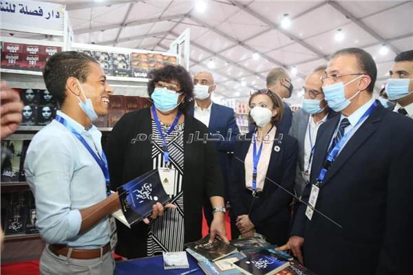 وزيرة الثقافة 