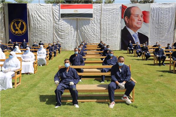صورة للمفرج عنهم