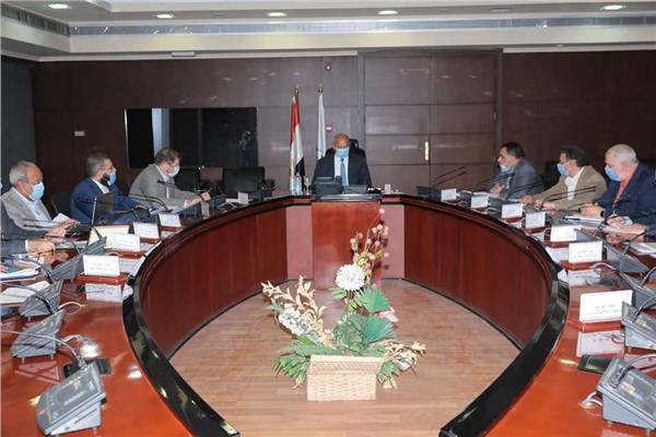 وزير النقل يتابع مع «سيمنز» تحديث إشارات خط «بنها/ بورسعيد»